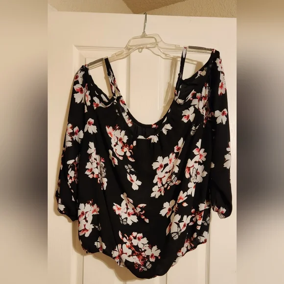 Torrid 3X Women's cold shoulder black floral blouse w/elastic bottom - Picture 6 of 6